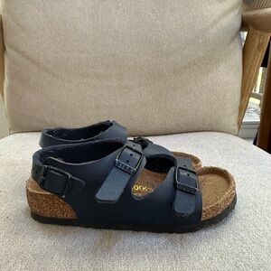 🫶🏼💖🌲Toddler Birkenstock Milano Navy Sandals- great condition